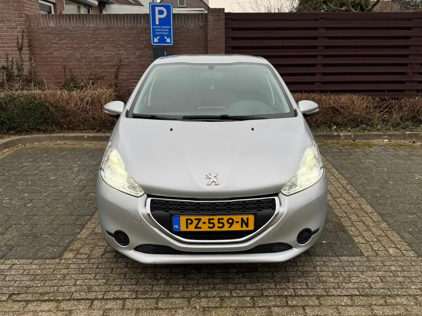 Peugeot 208 208 1.2 VTi Urban Soul Zwart - 2