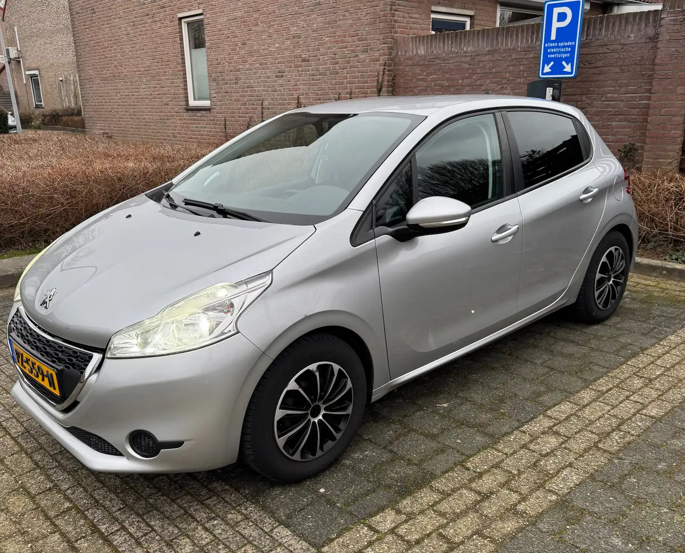 Peugeot 208 208 1.2 VTi Urban Soul Zwart - 1