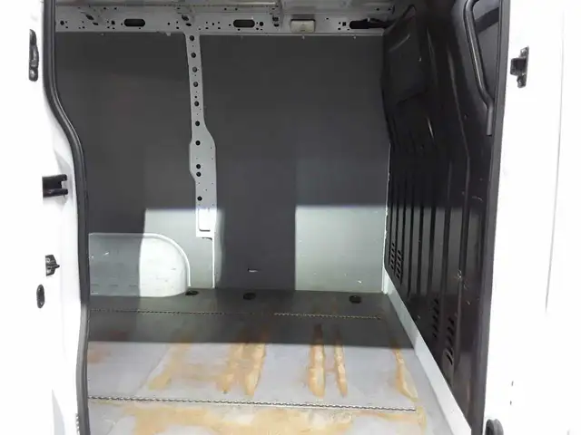 Opel Movano view 13