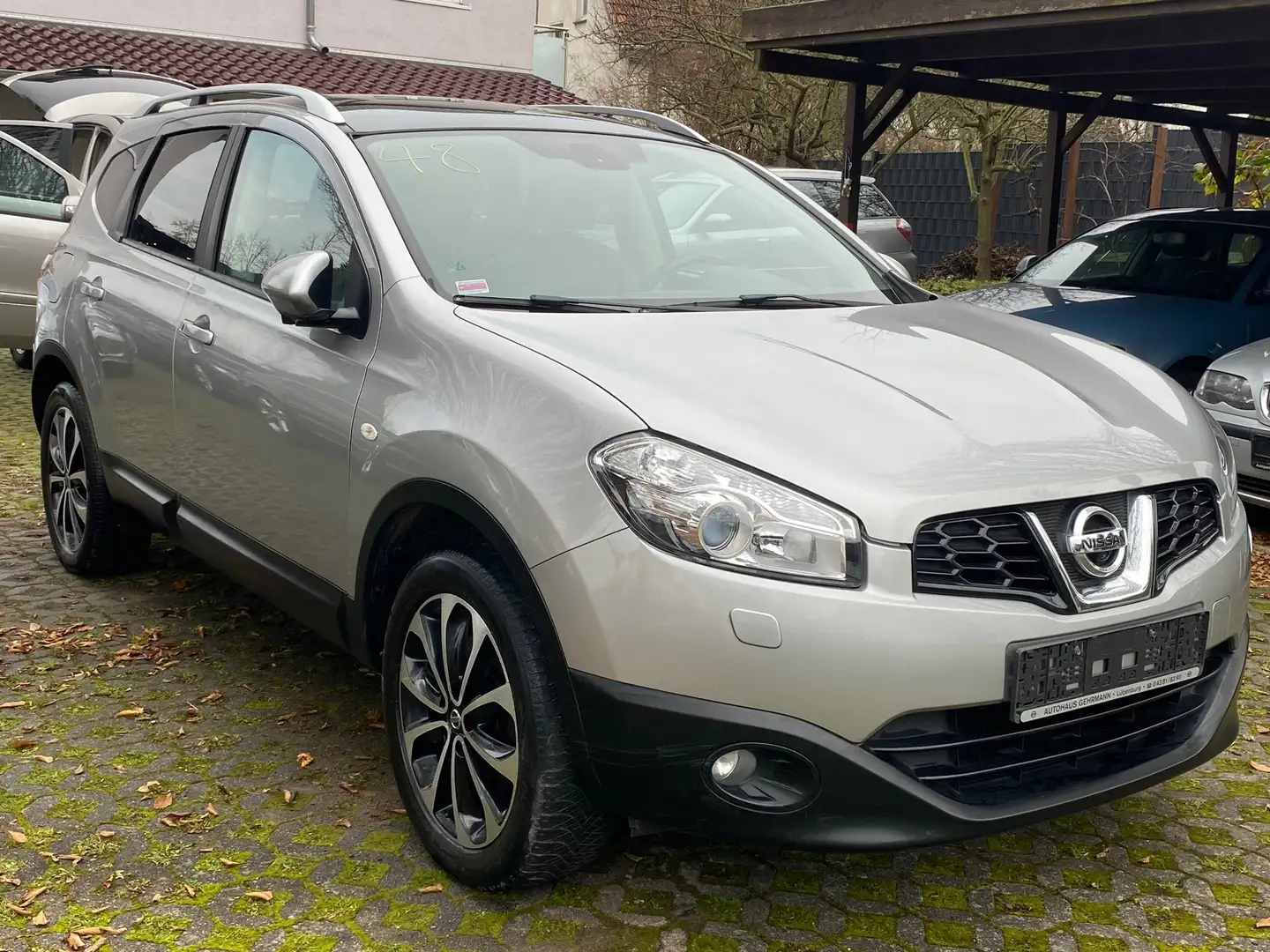 Nissan Qashqai+2 Tekna 4X4, Lederausst., Panoramadach, neue  Reifen Gris - 2