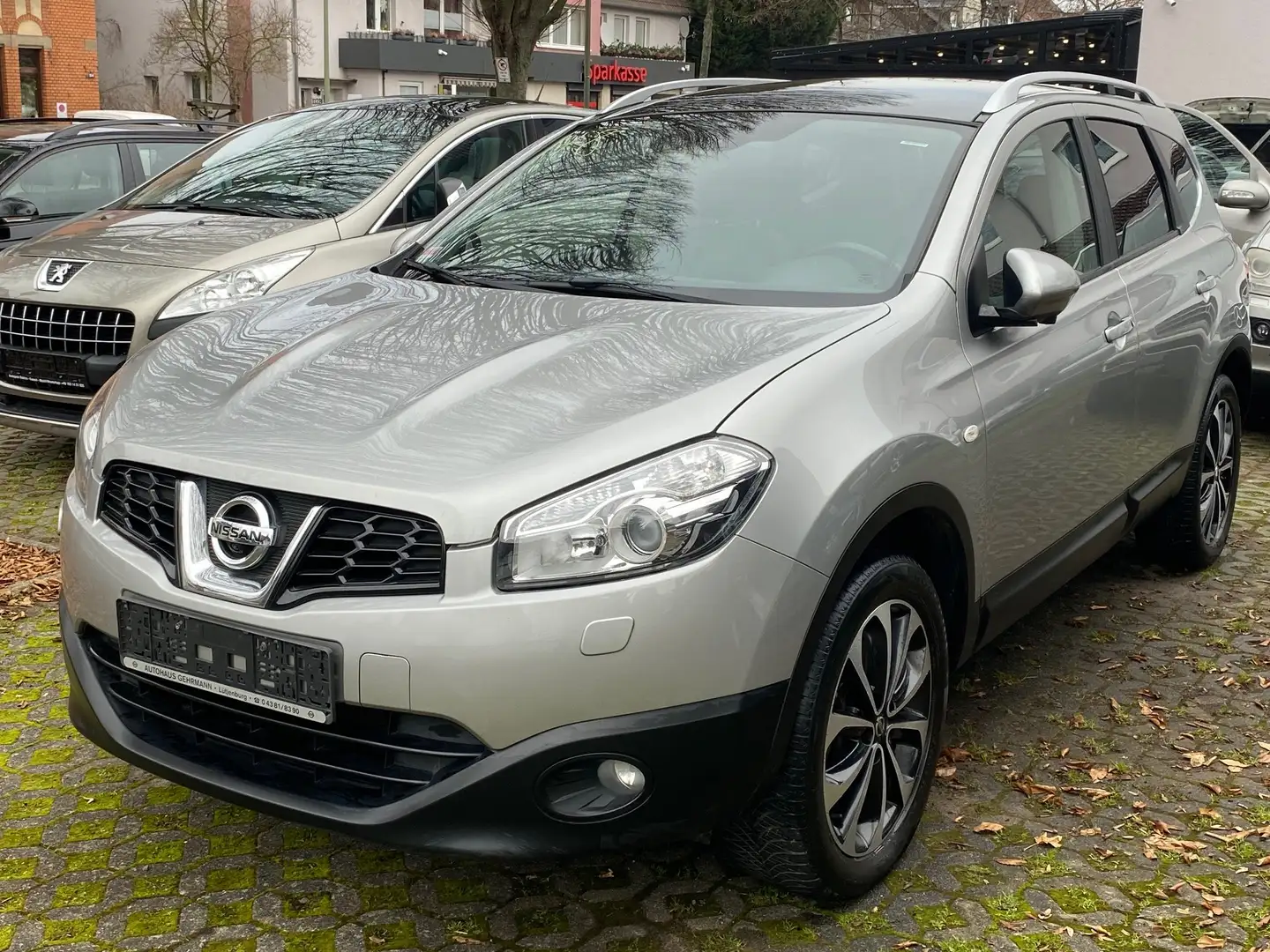 Nissan Qashqai+2 Tekna 4X4, Lederausst., Panoramadach, neue  Reifen Gris - 1