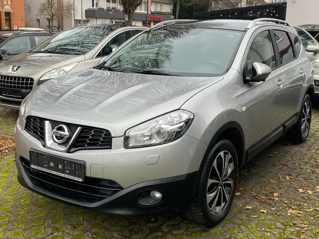 Nissan Qashqai+2 Tekna 4X4, Lederausst., Panoramadach, neue  Reifen
