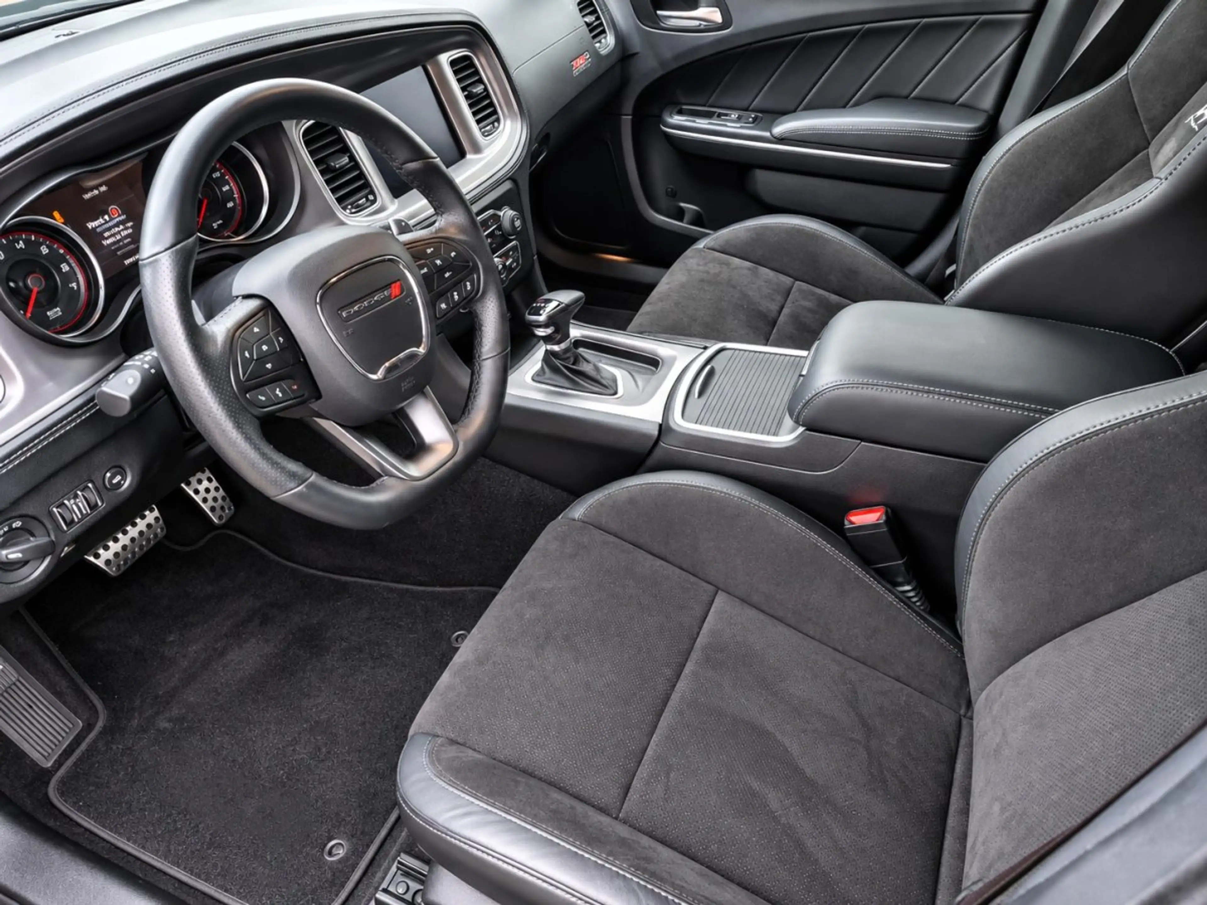 Dodge Charger 6,4 Liter  Widebody *NAVI-XENON-SHZ-ALCANTARA-KLAP — photo 5
