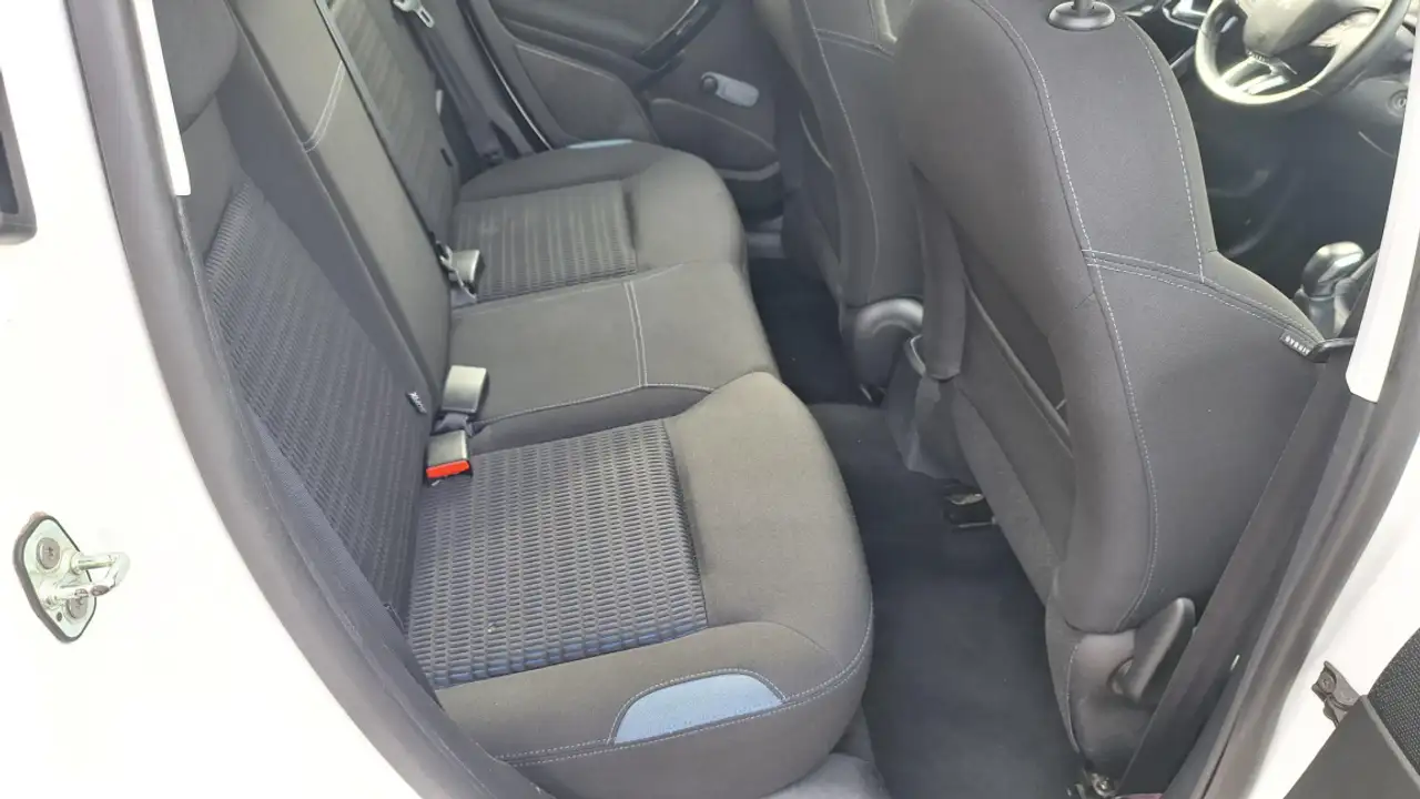 Peugeot 208 208 — photo 12