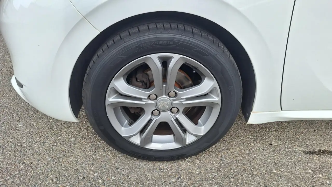 Peugeot 208 208 — photo 4
