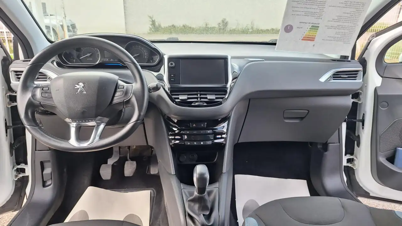 Peugeot 208 208 — photo 2