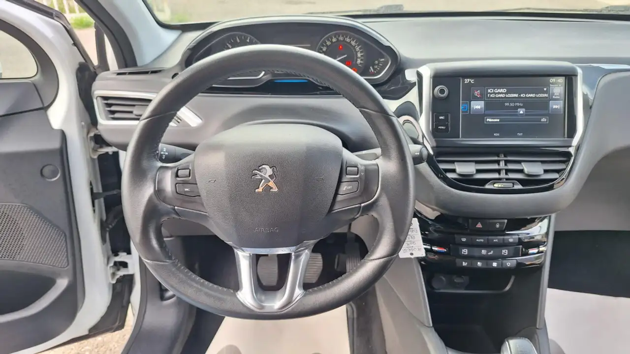 Peugeot 208 208 — photo 11