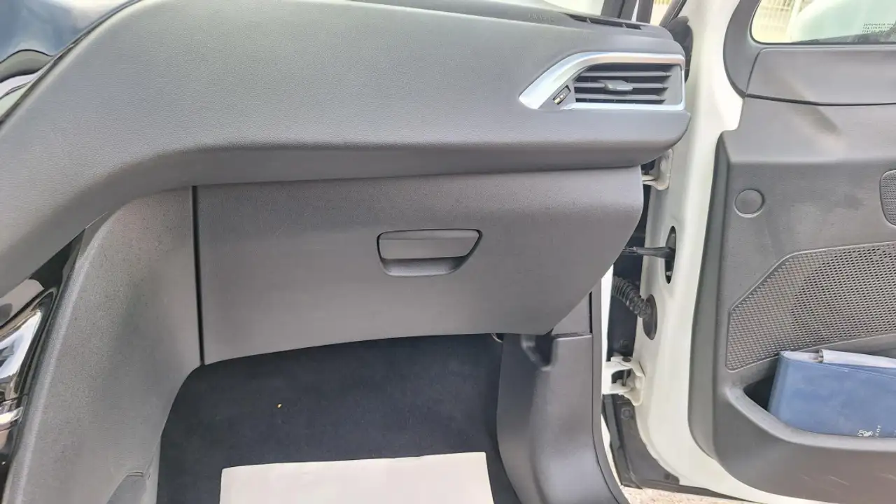 Peugeot 208 208 — photo 8