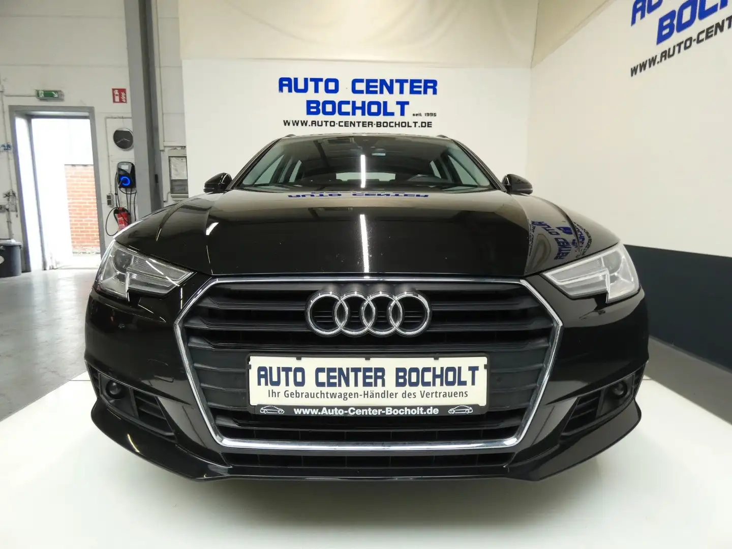 Audi A4 Avant 2.0TDI*Aut*Leder*NaviMMi*Xenon*AHK*RFK Schwarz - 1