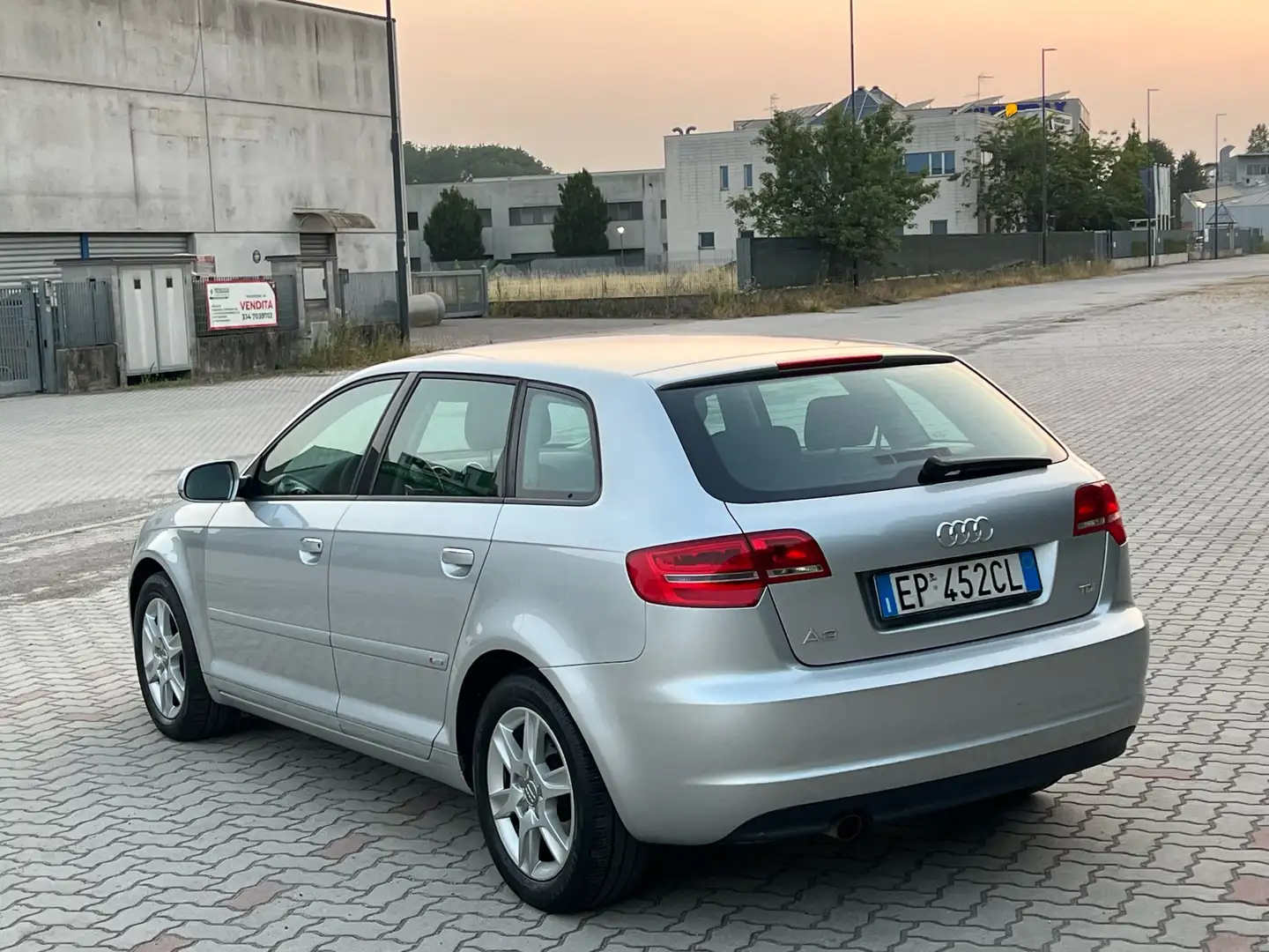 Audi A3 Sportback 1.6 tdi Ambition - 2