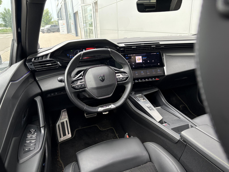 Peugeot 408 1.6 HYbrid GT 225 EAT8 First Edition | Panoramisch — photo 10