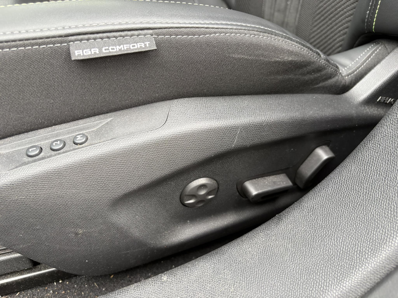 Peugeot 408 1.6 HYbrid GT 225 EAT8 First Edition | Panoramisch — photo 12