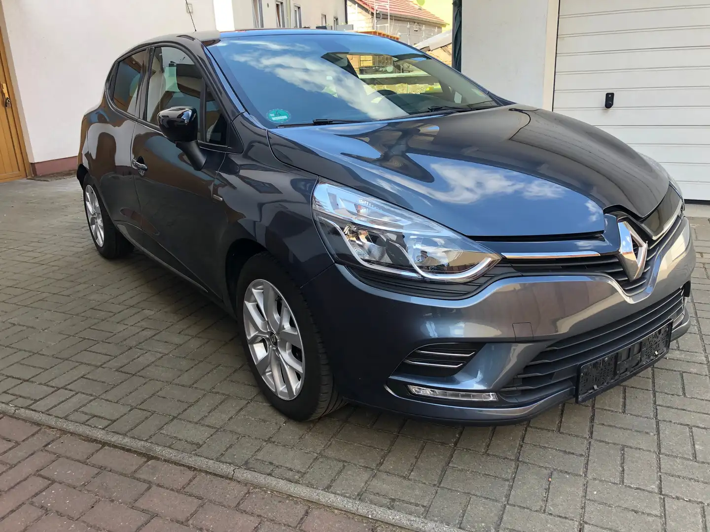 Renault Clio Limited - 1