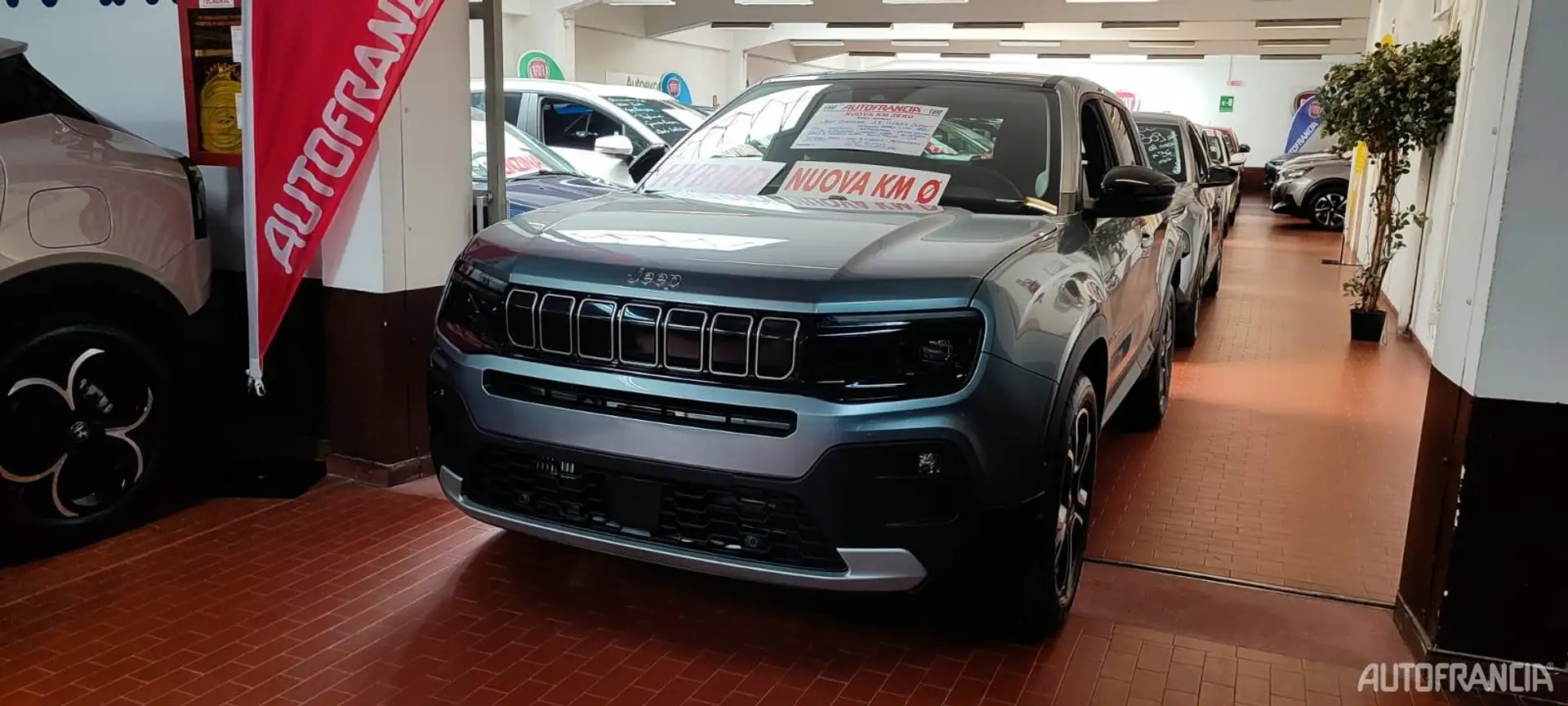 Jeep AVENGER - 1.2 110CV HYBRID SUMMIT Gri - 1