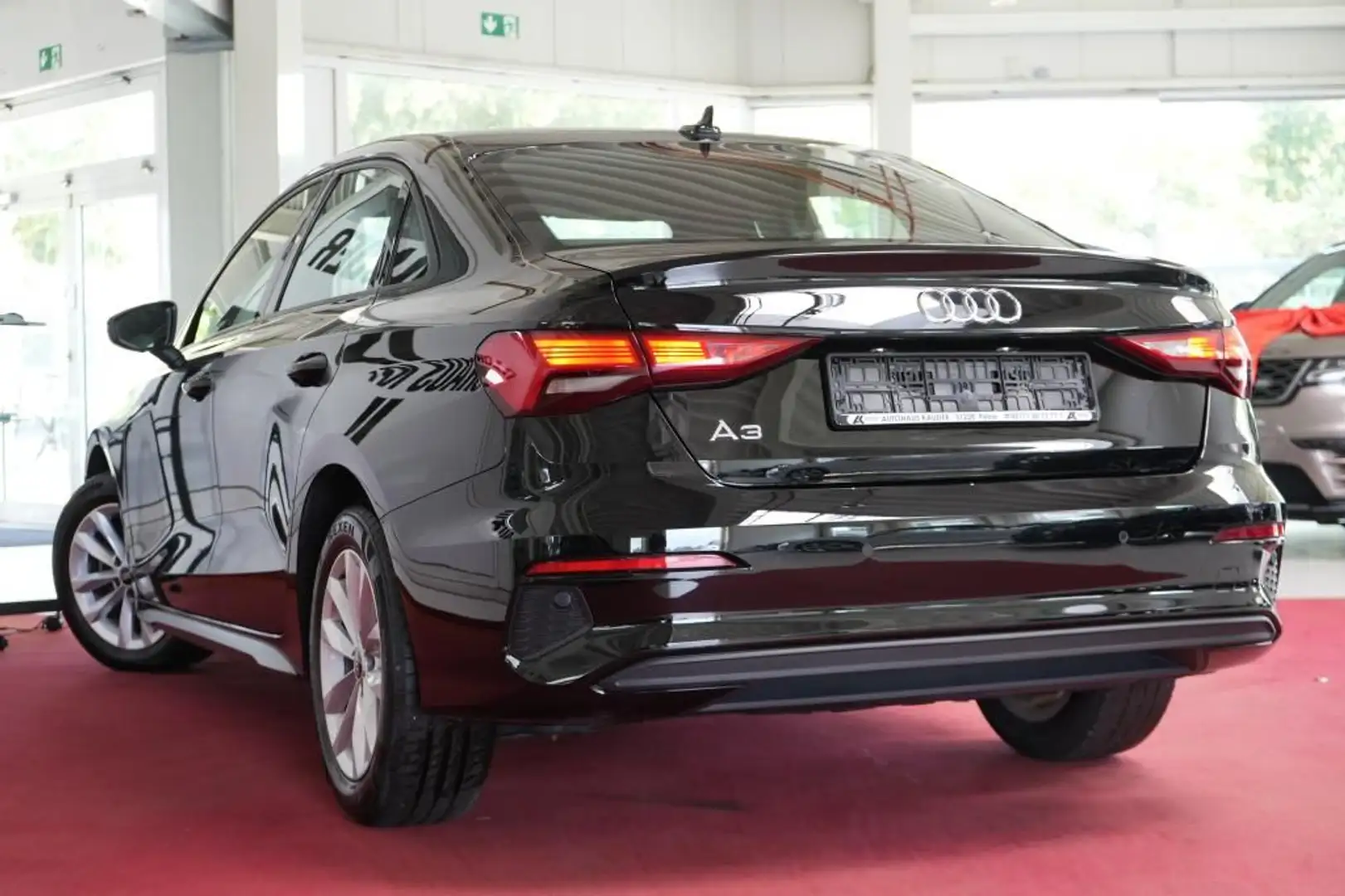 Audi A3 35 TFSI Limousine *ACC*Lane*CarPlay* Schwarz - 2