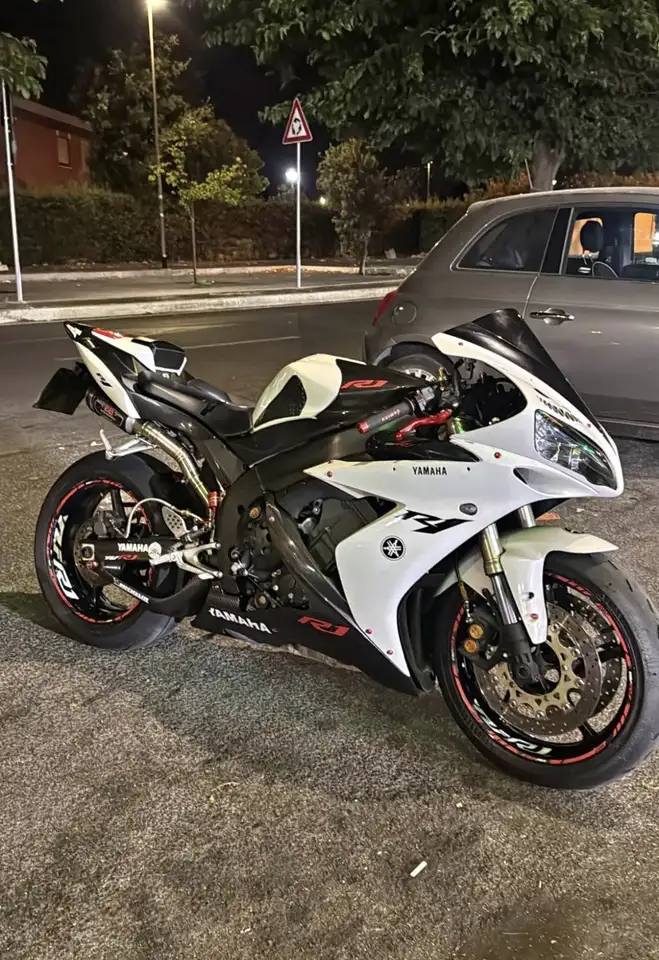Yamaha YZF-R1