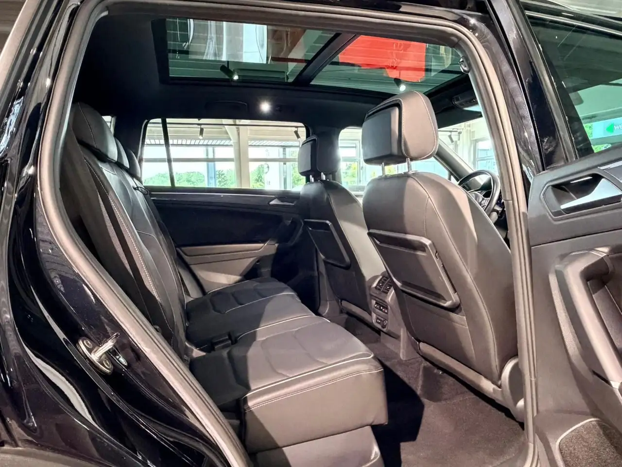 2020 Volkswagen Tiguan Allspace 4Motion R-LINE-BLACK*PANO*20"*, photograph 10