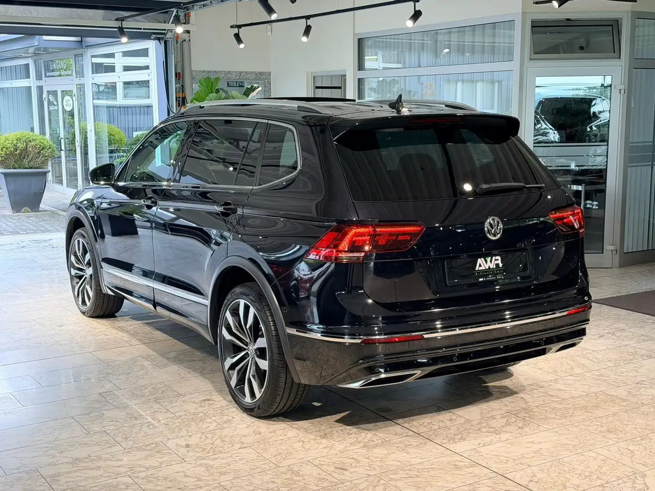 2020 Volkswagen Tiguan Allspace 4Motion R-LINE-BLACK*PANO*20"*, photograph 6