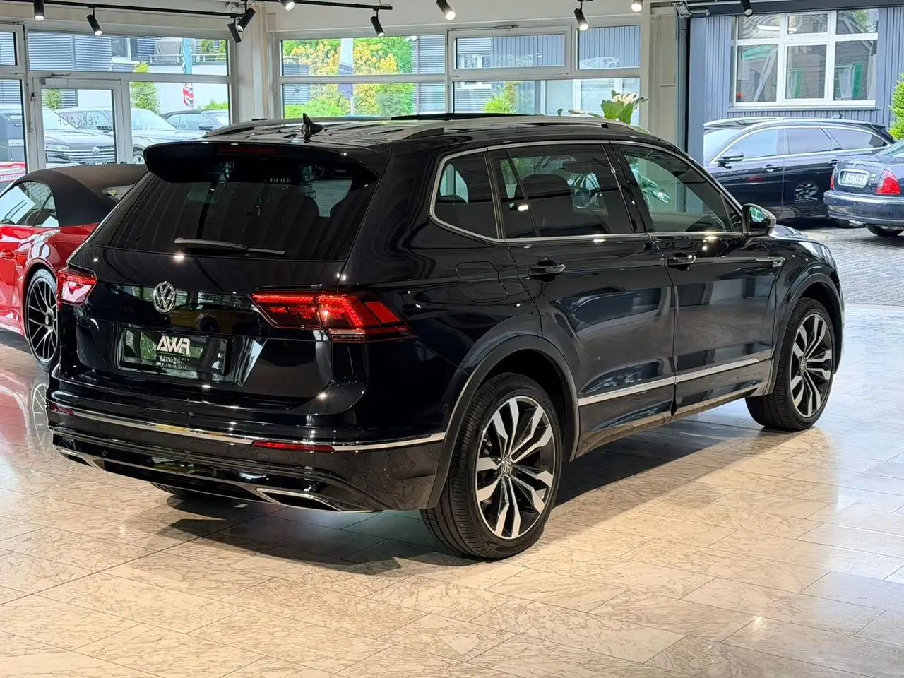 2020 Volkswagen Tiguan Allspace 4Motion R-LINE-BLACK*PANO*20"*, photograph 3