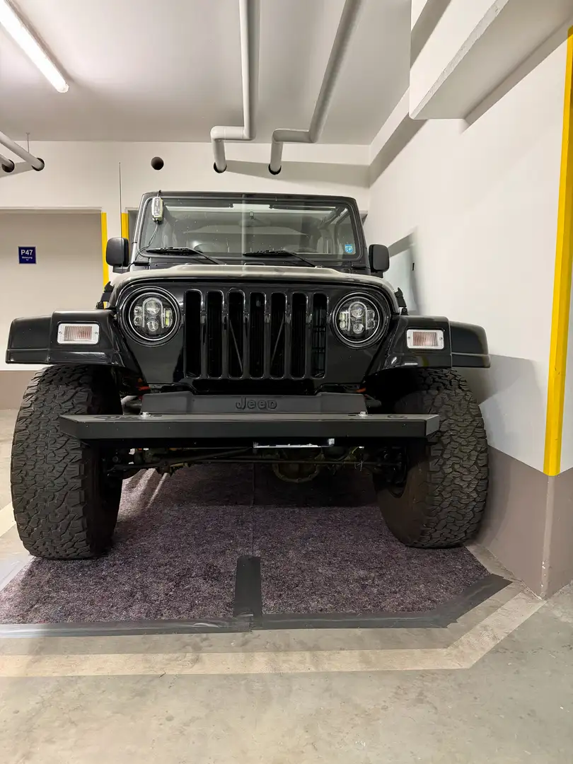 Jeep Wrangler TJ Schwarz - 1