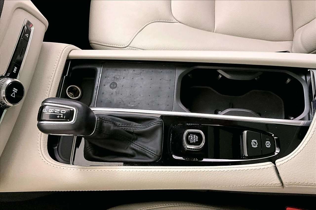 2022 Volvo XC90 MOMENTUM CLIMATE - 20'' WHEELS - PANORAMIC SUNROOF thumb 14