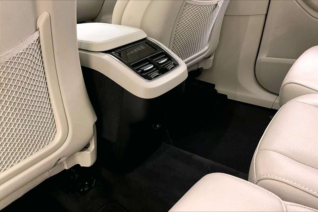 2022 Volvo XC90 MOMENTUM CLIMATE - 20'' WHEELS - PANORAMIC SUNROOF thumb 25
