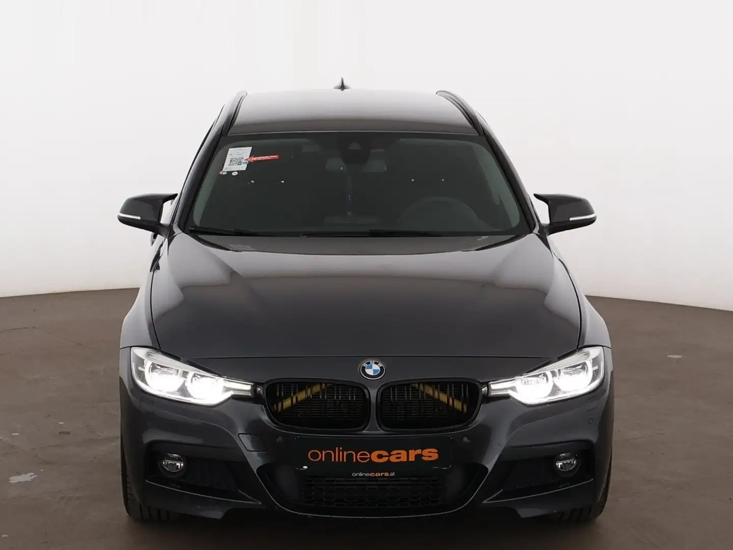 BMW 320 d xDrive Touring Advantage Aut LED NAVI R-CAM Grau - 2