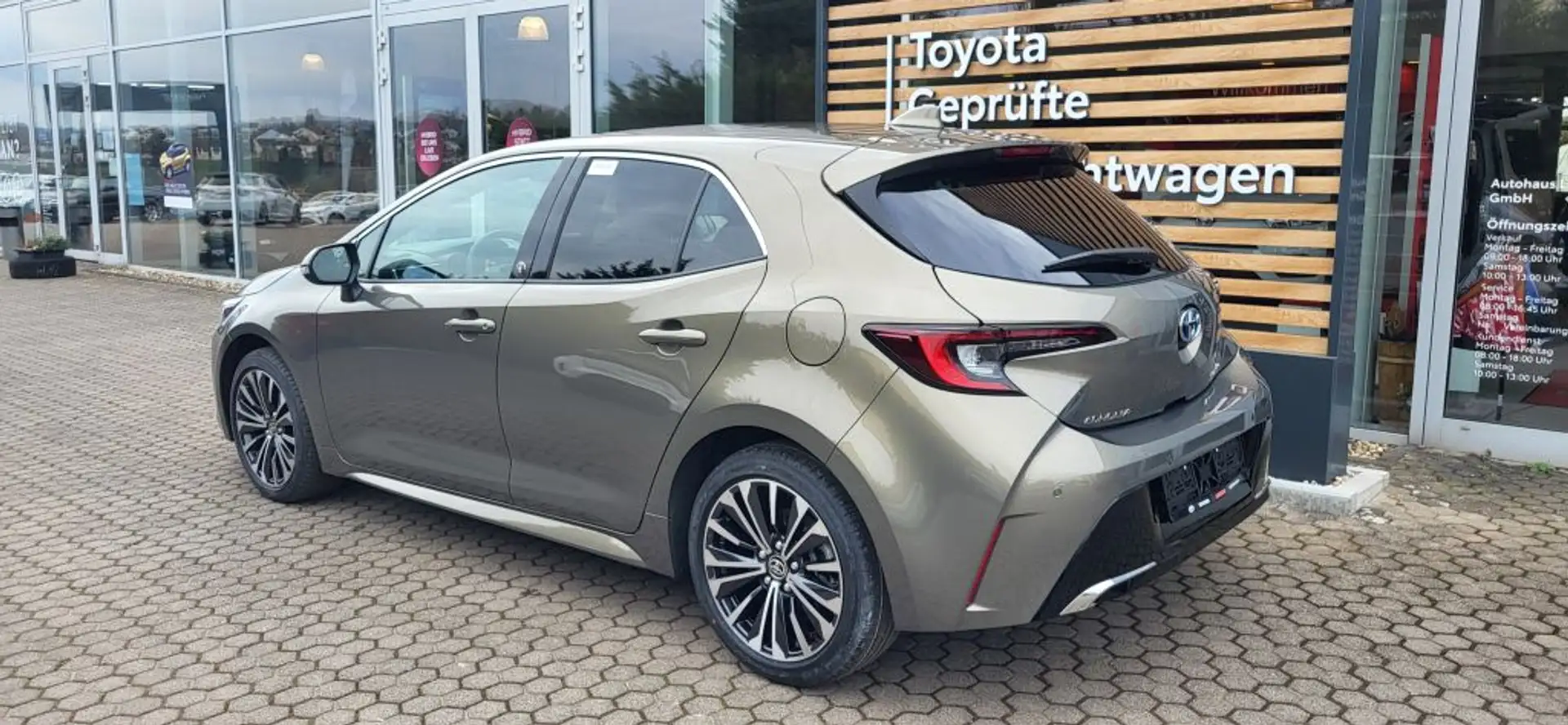 Toyota Corolla 2.0 Hybrid Team Deutschland Złoty - 2