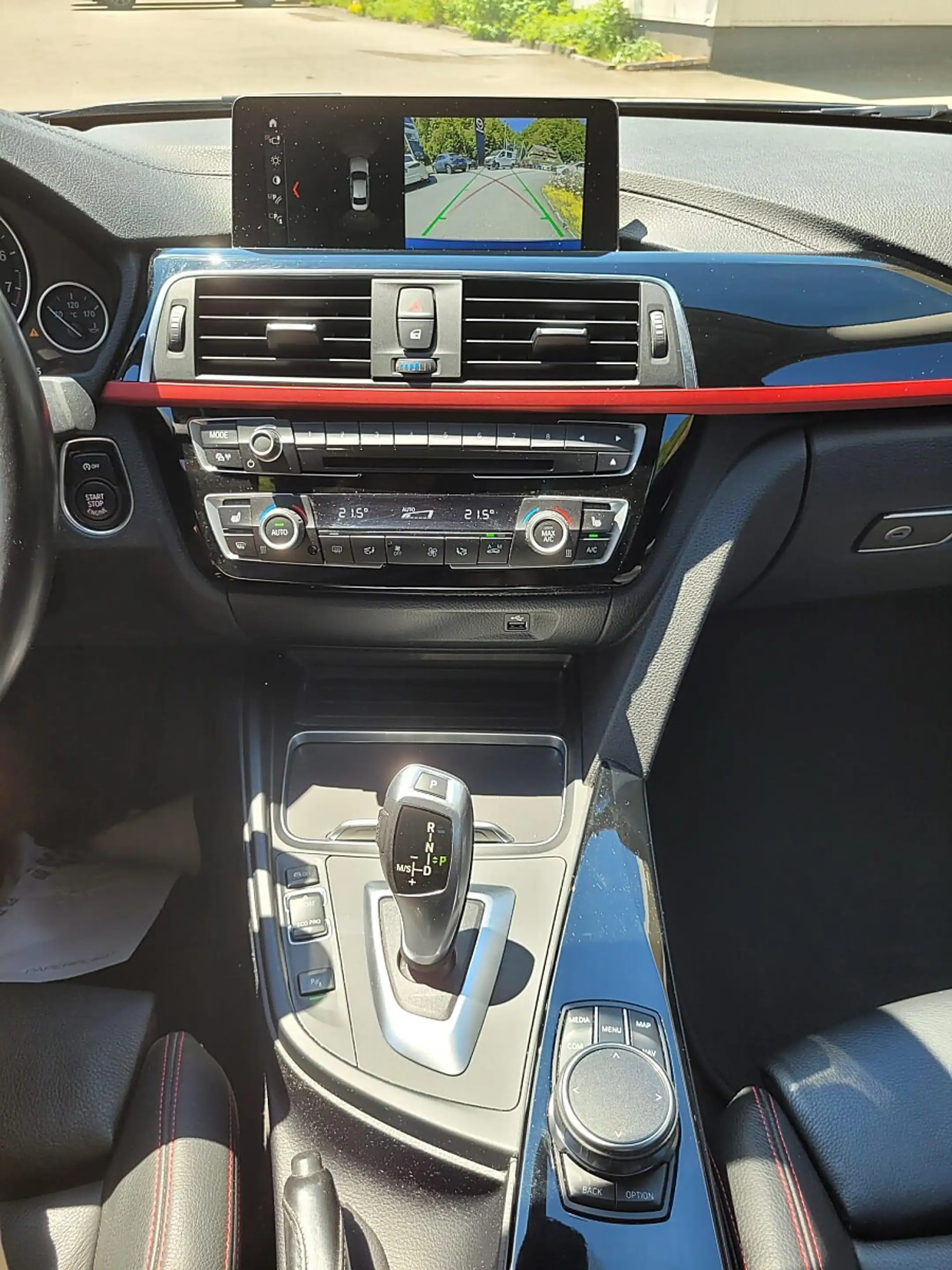 BMW 330 i xDrive Sport Line Aut. — photo 10