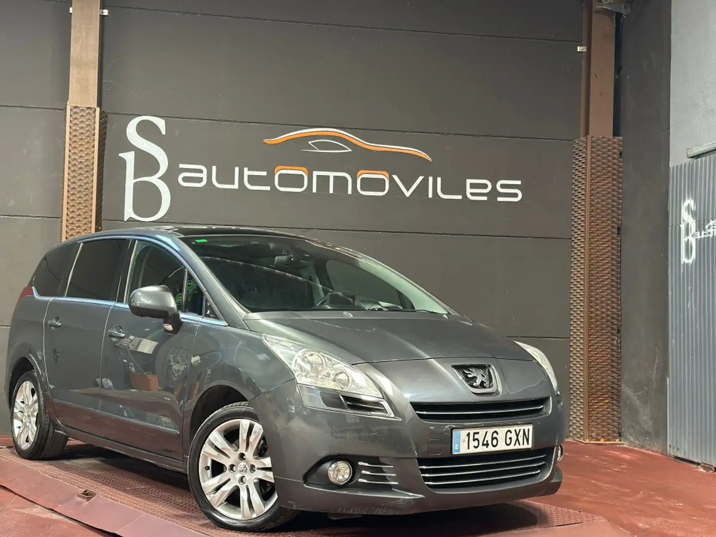 Peugeot 5008 2.0HDI Sport Pack Negro - 1