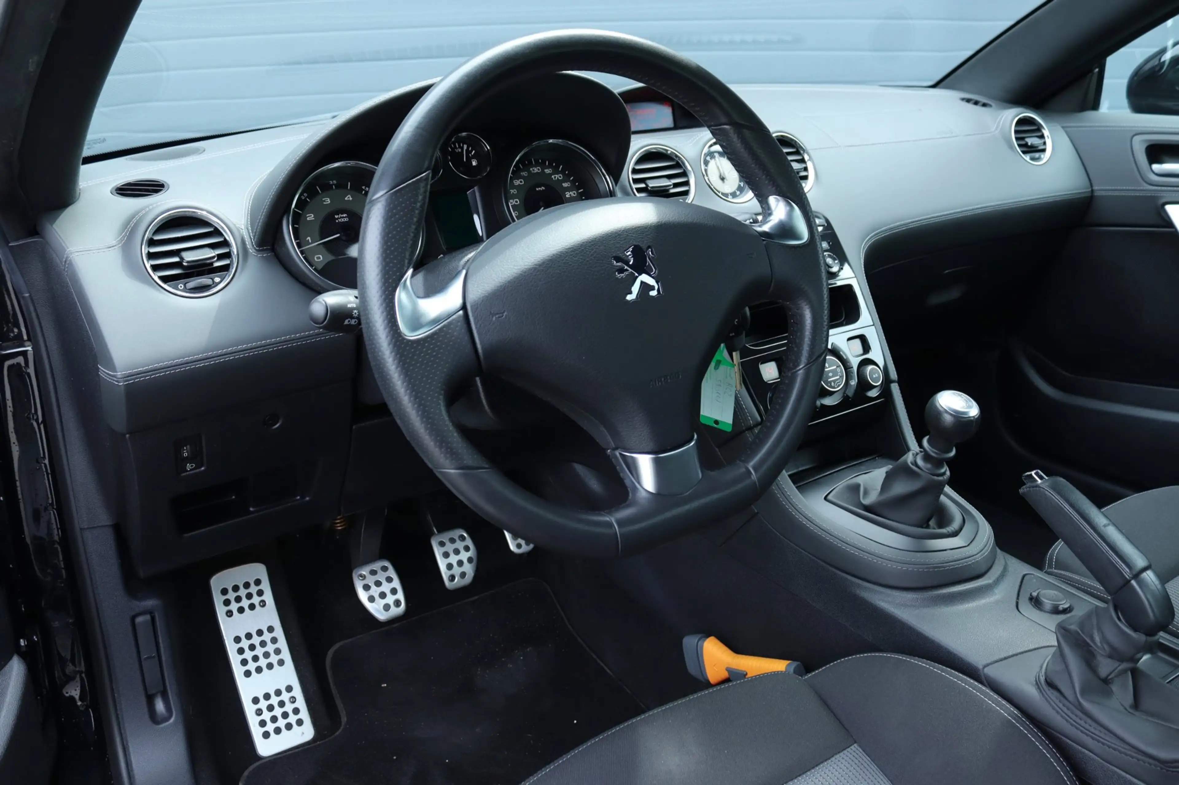 Peugeot RCZ 1.6 THP — photo 20
