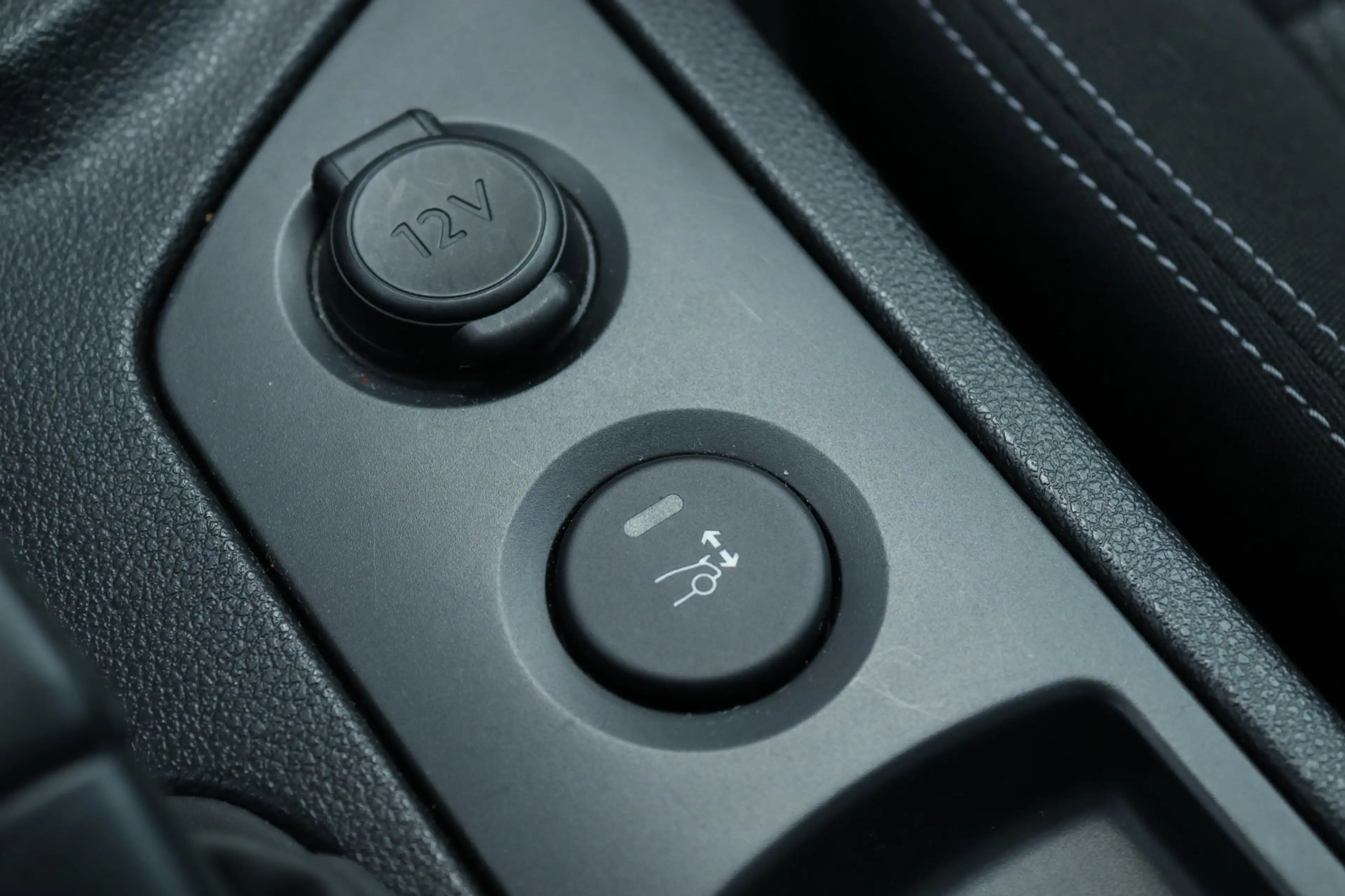 Peugeot RCZ 1.6 THP — photo 24