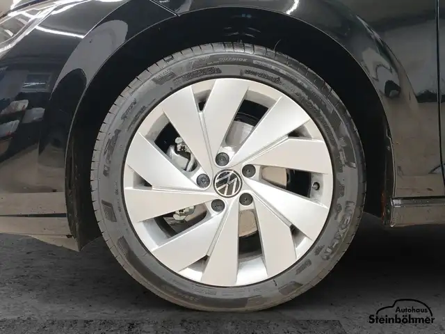 Volkswagen Golf view 12
