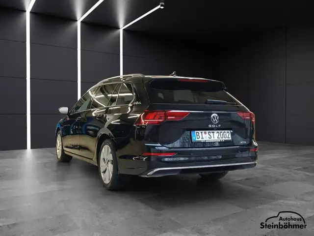 Volkswagen Golf view 4
