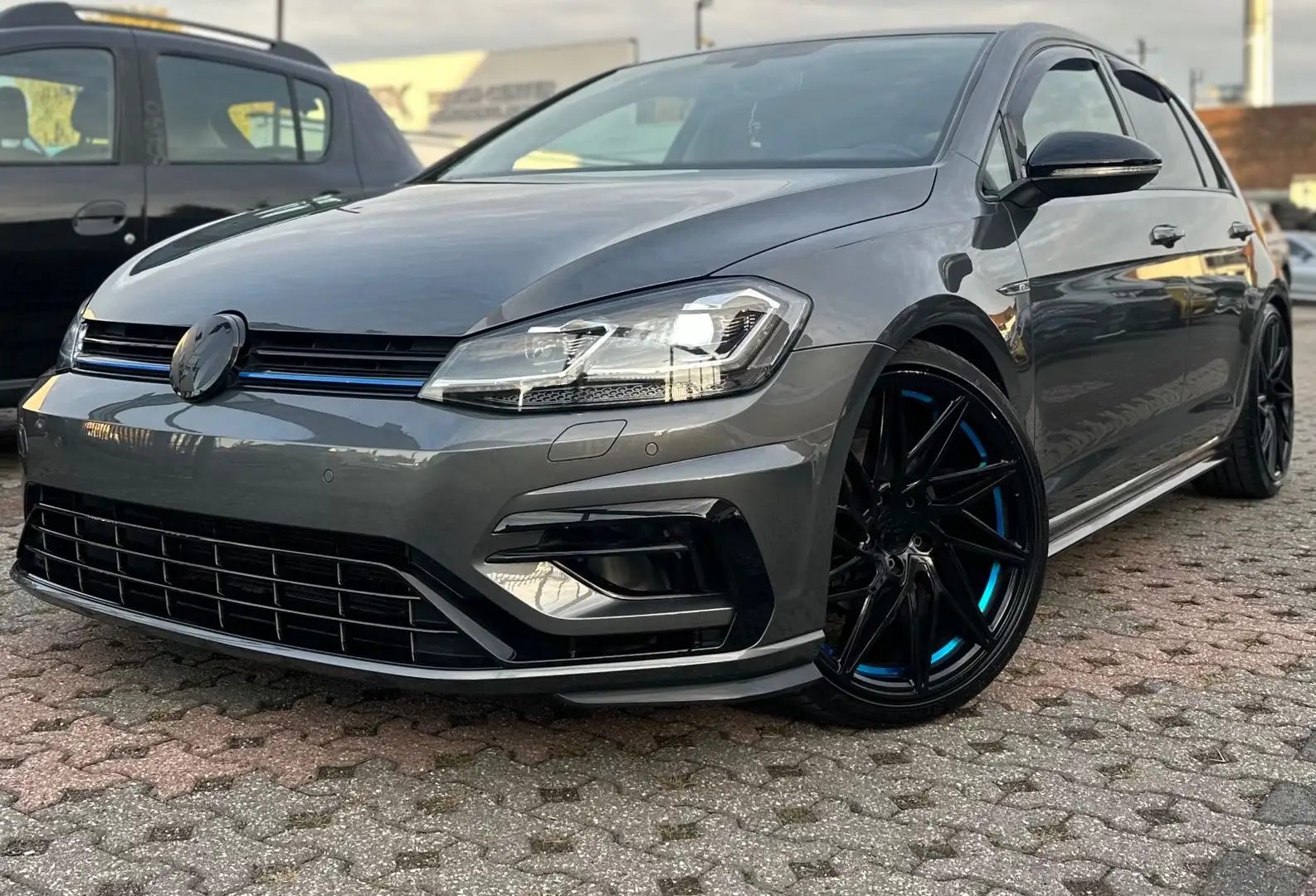 Volkswagen Golf GOLF 7 Lim-*R-LINE-HIGHLINE*-BMT-SPORT-SHZ-NAVI Grau - 1