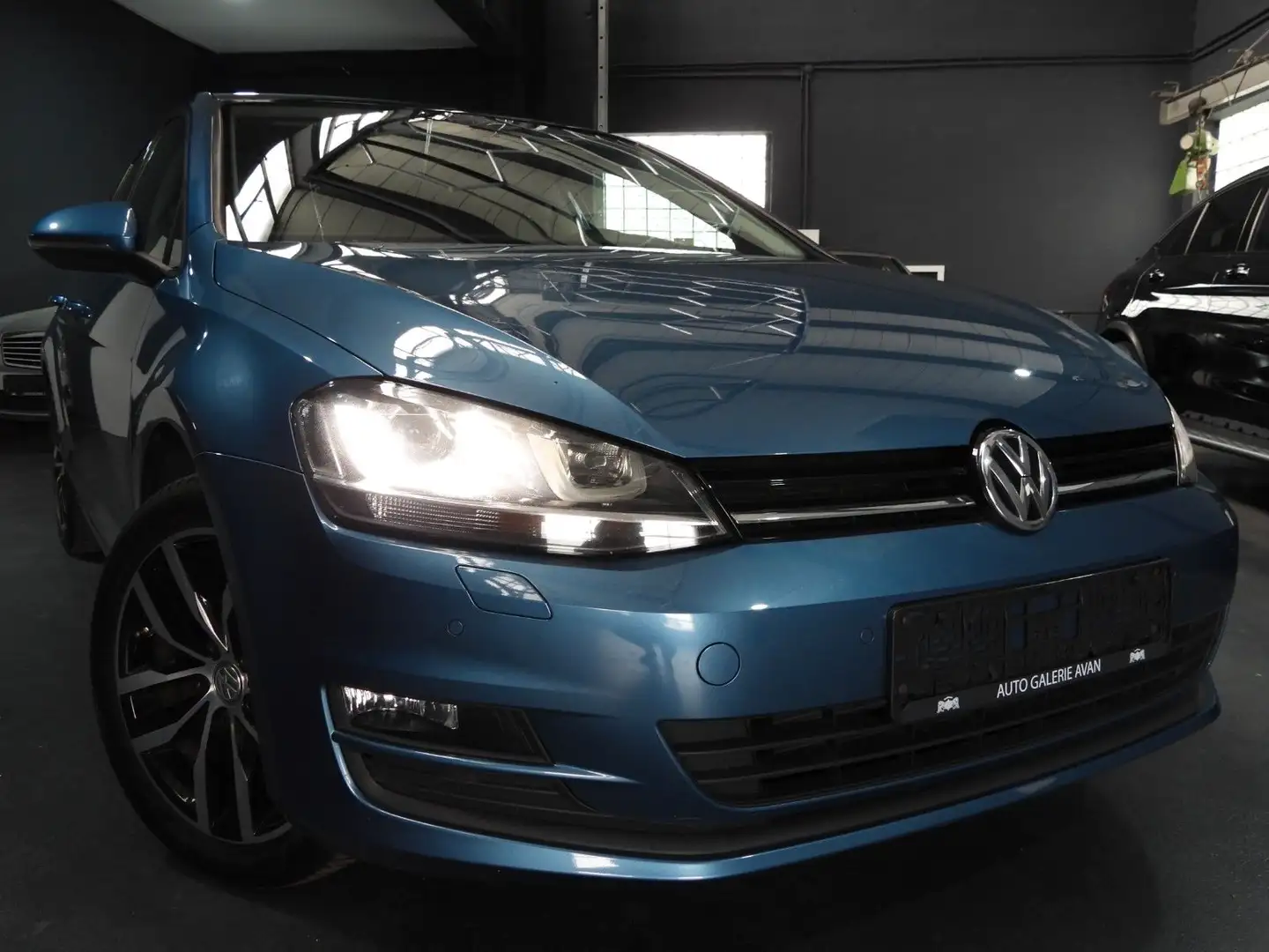 Volkswagen Golf 7 1.6 TDI COMFORTLINE BMT Blau - 1