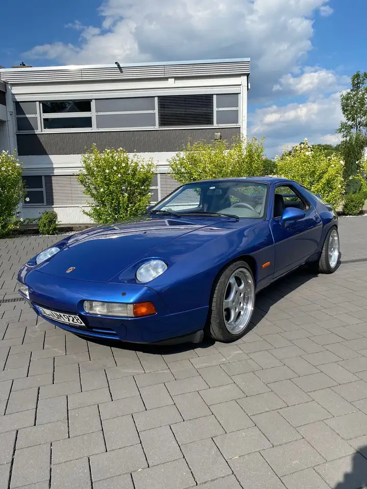 Porsche 928