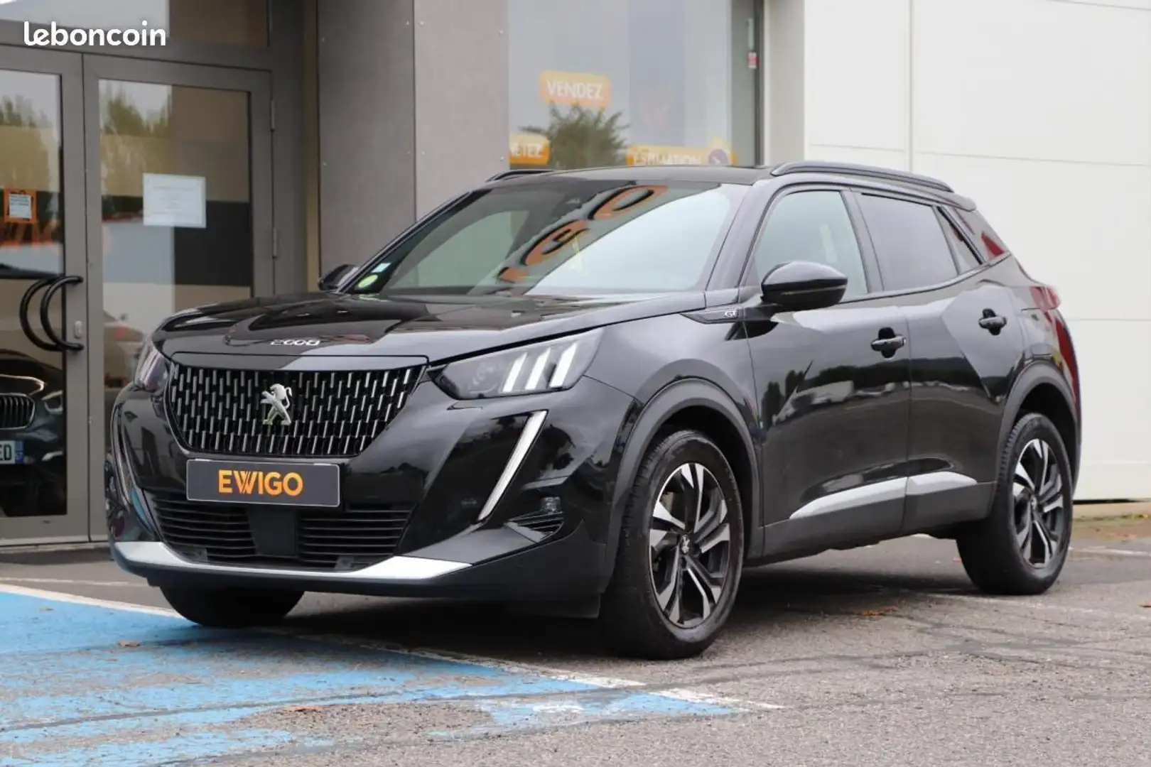 Peugeot 2008 1.5 BLUEHDI 130 GT PACK EAT BVA TOIT OUVRANT CARPLAY Schwarz - 1