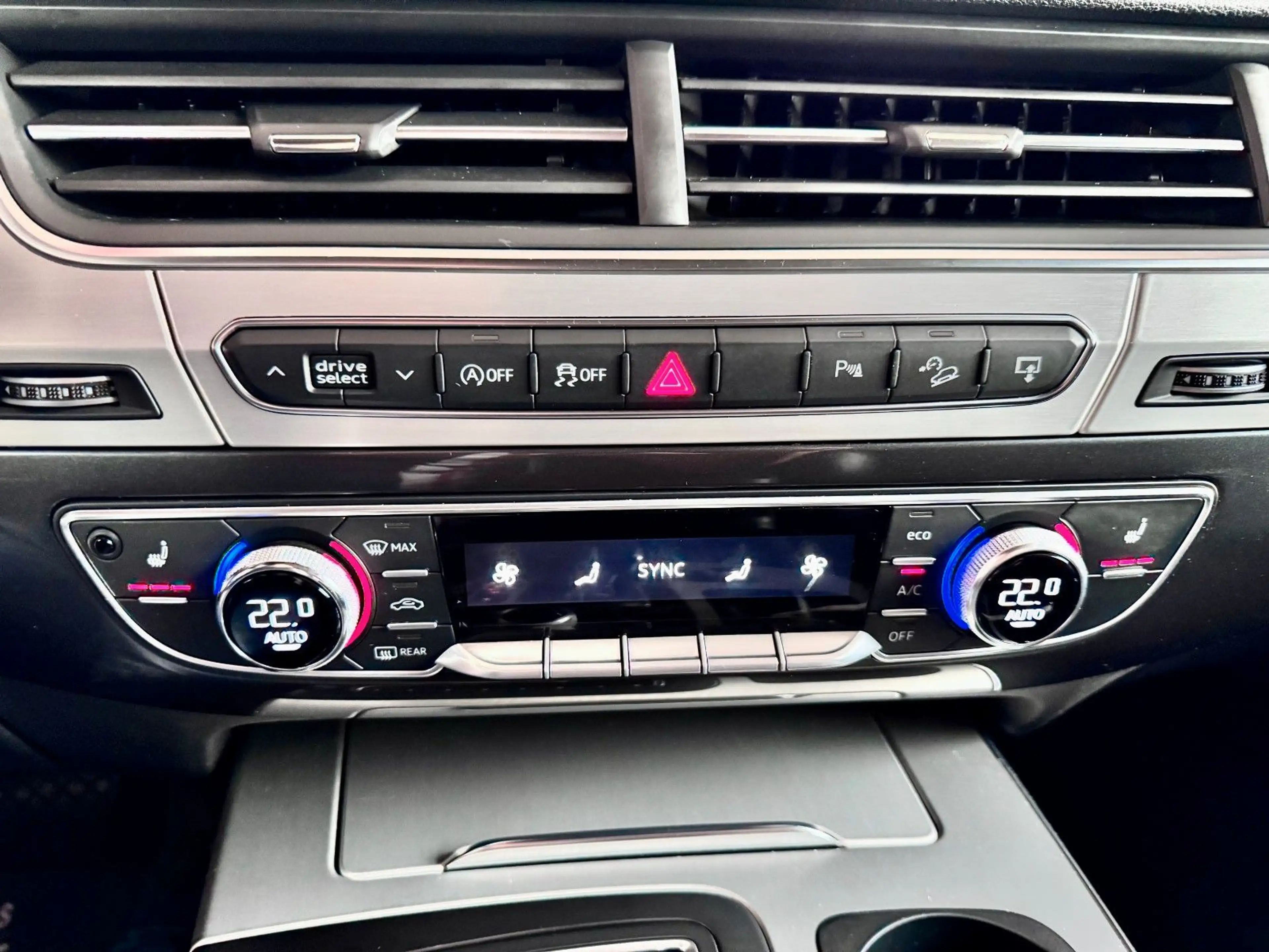 Audi Q7 3.0TDI 3x S Line Pano Virtual 7 Sitze Luft 21 — photo 15
