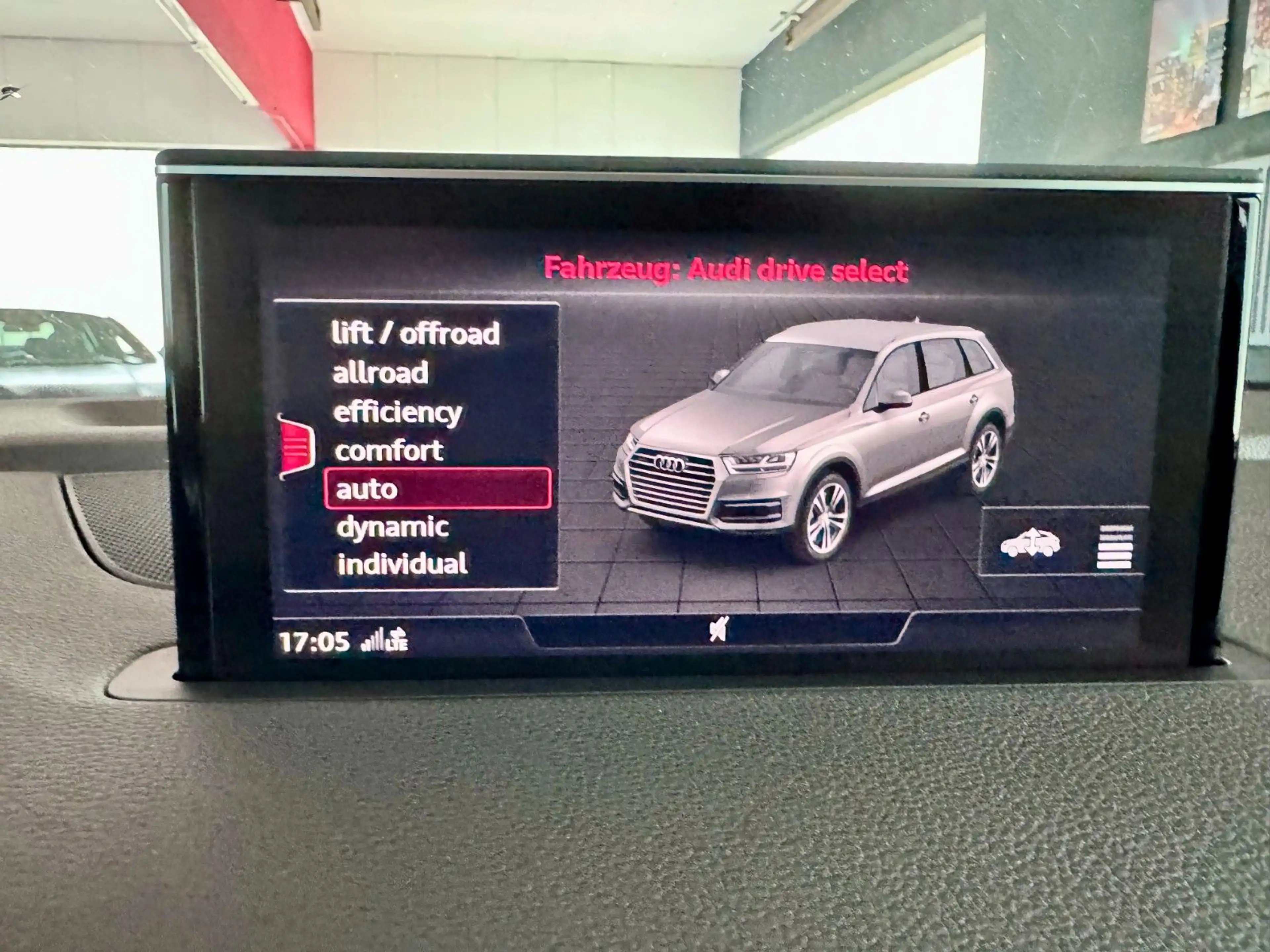 Audi Q7 3.0TDI 3x S Line Pano Virtual 7 Sitze Luft 21 — photo 14