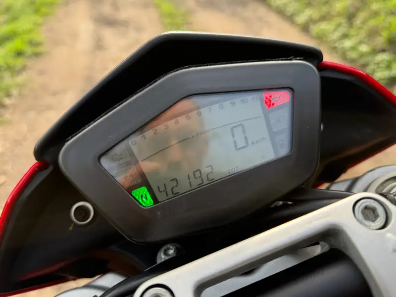 Ducati Hypermotard 1100 - foto 8