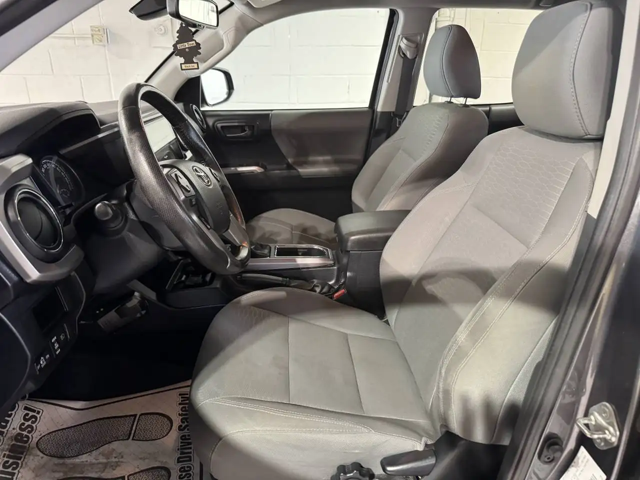Toyota Tacoma снимка Toyota Tacoma
