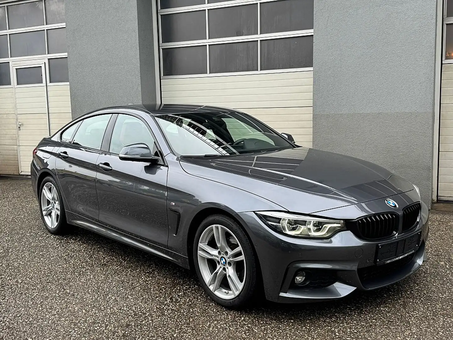 BMW 420 i Gran Coupe Aut. *M-Sport* Grau - 2