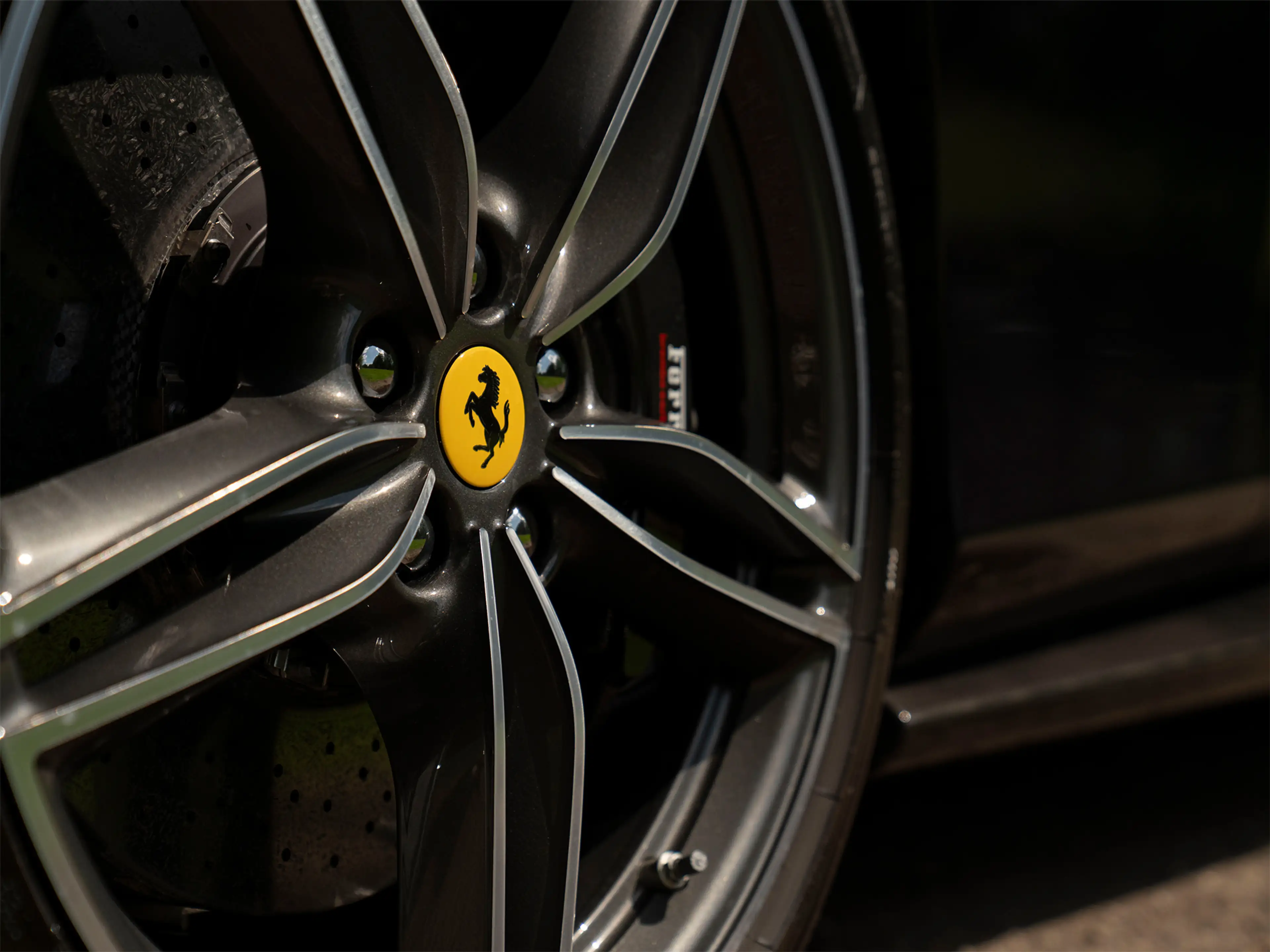 Ferrari Roma 3.9 V8 HELE | Blu Scozia | Carbon exterieur | JBL — photo 43