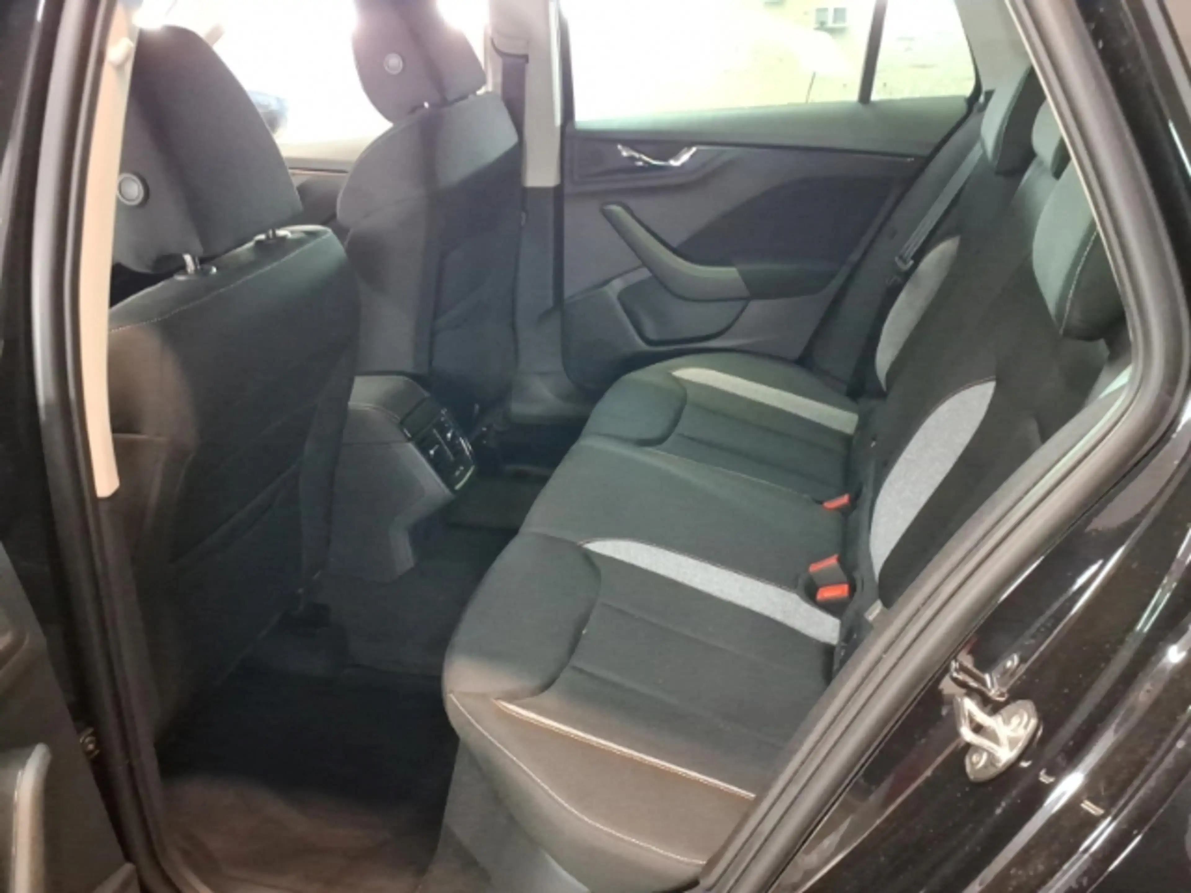 Skoda Kamiq Tour 1.5 TSI 110 KW Navi PDC Kamera 3,99% — photo 5