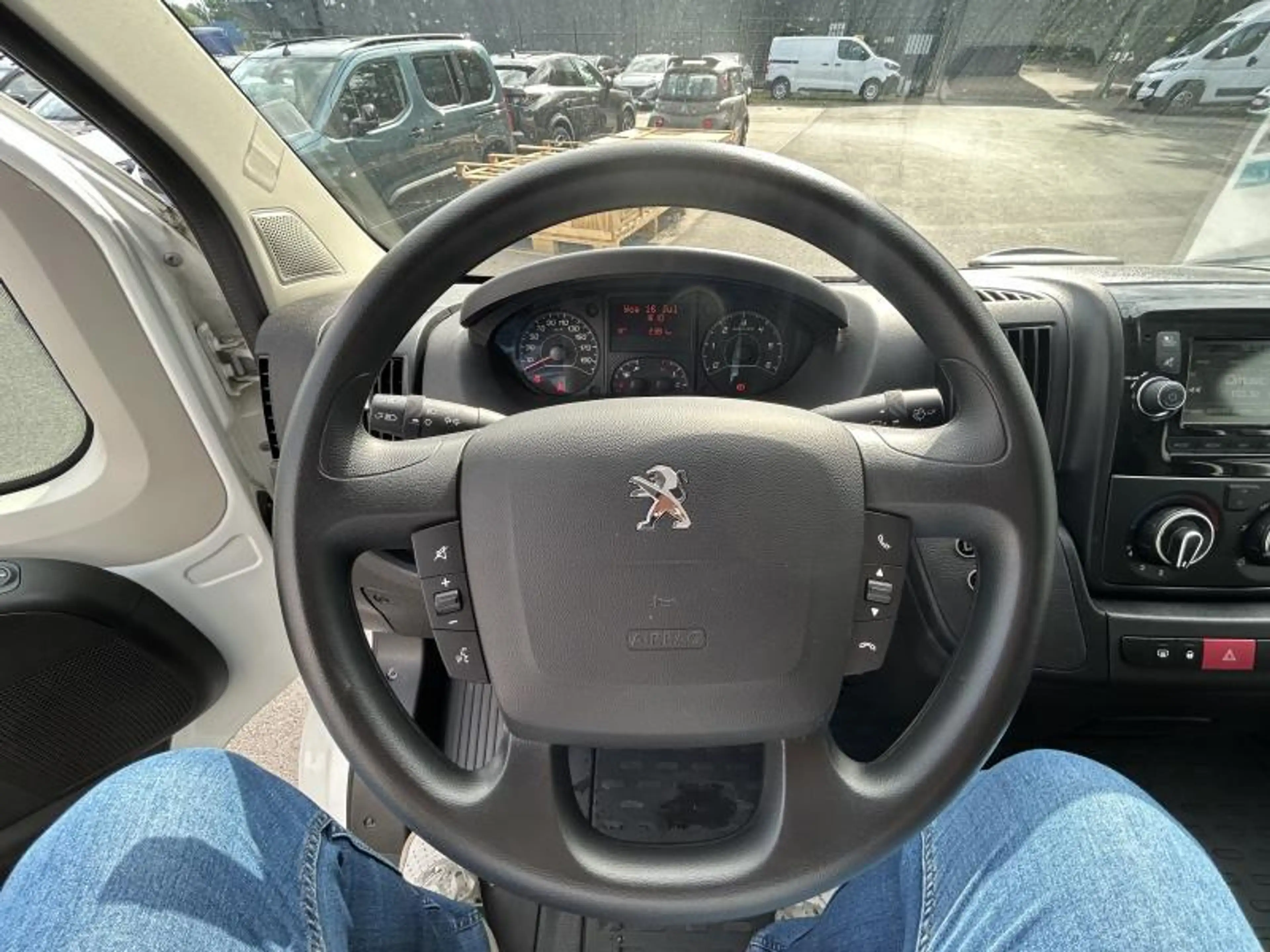 Peugeot Boxer e-Boxer L3H2 — photo 4
