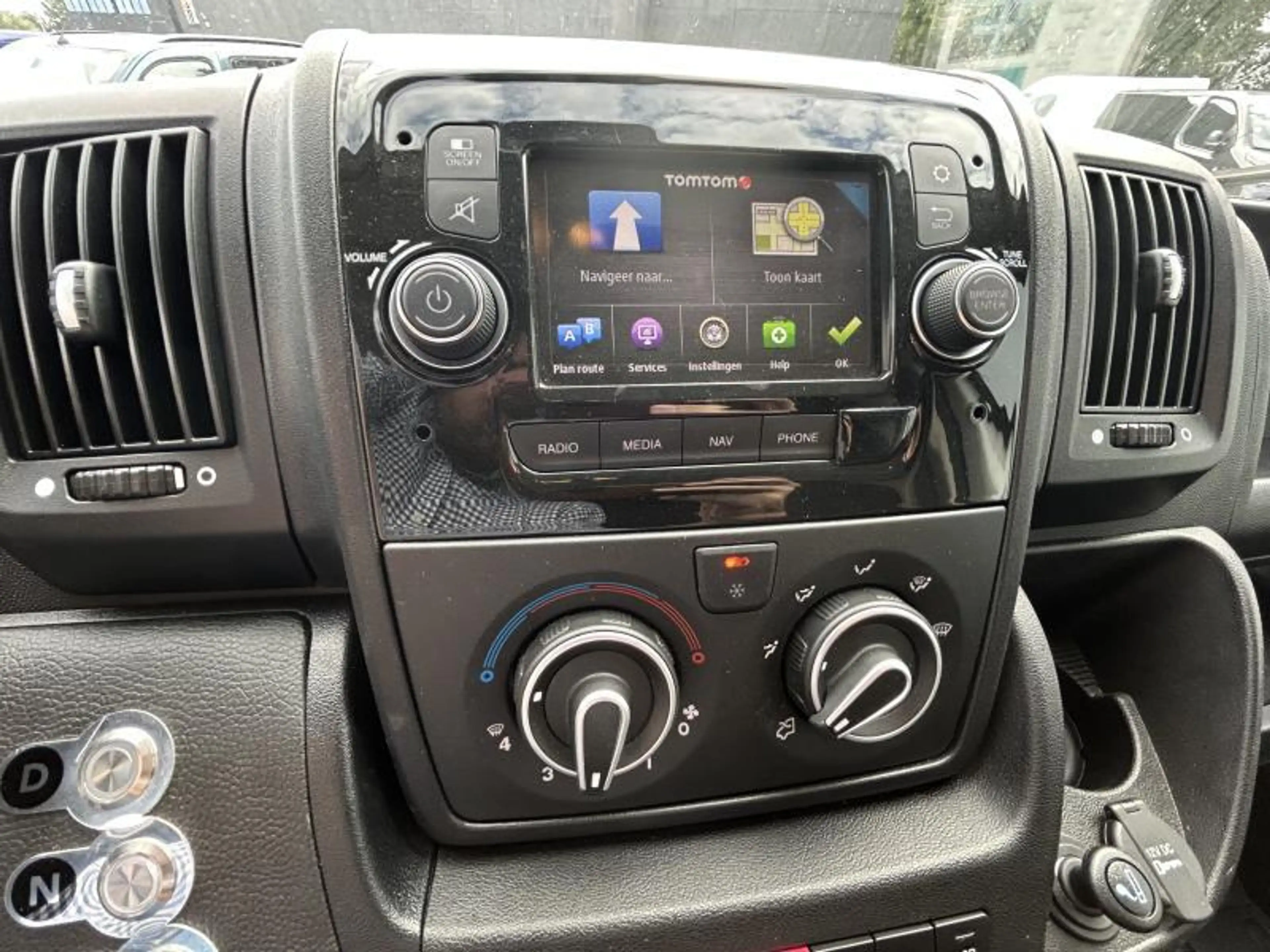 Peugeot Boxer e-Boxer L3H2 — photo 11