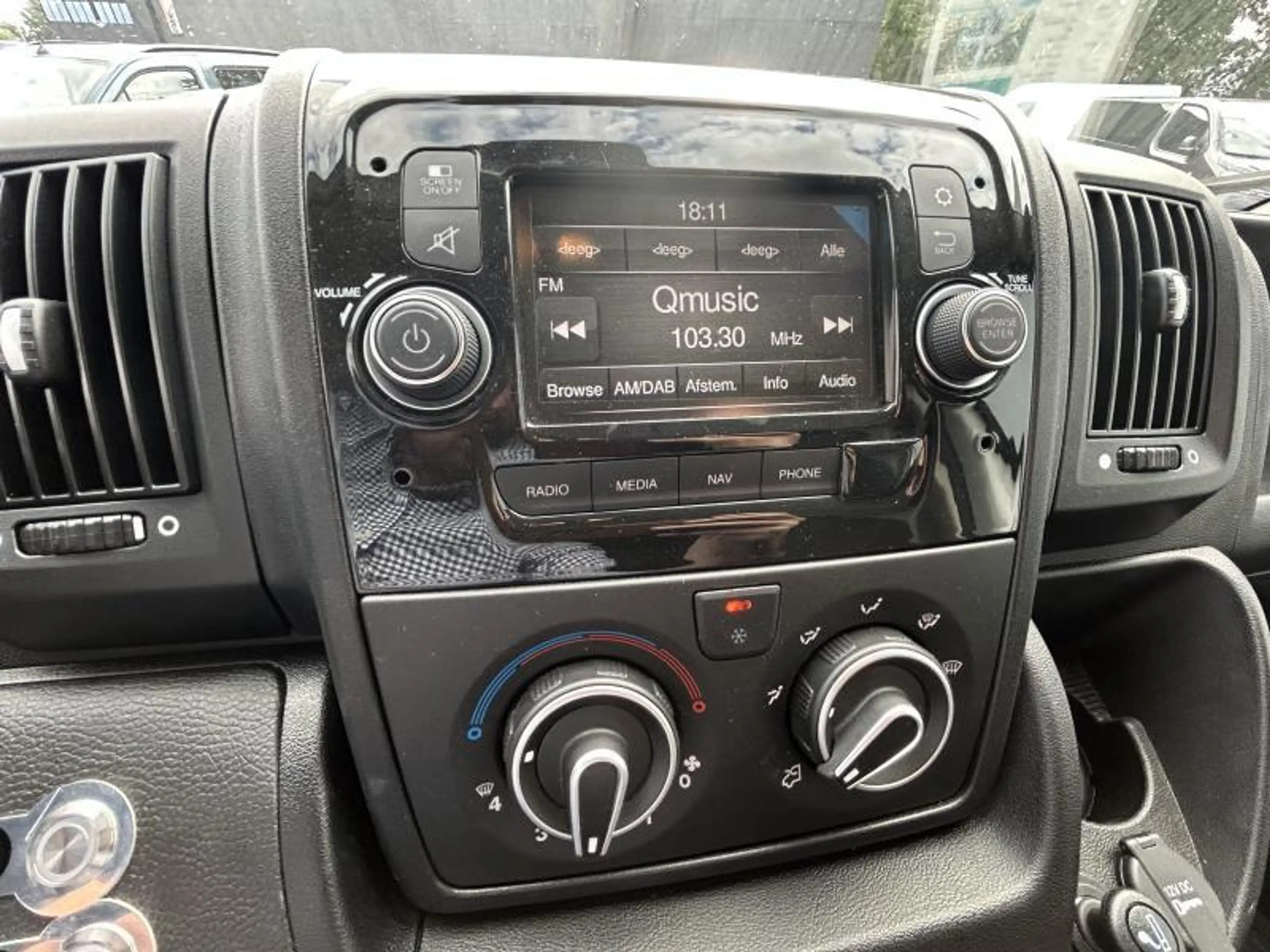 Peugeot Boxer e-Boxer L3H2 — photo 10