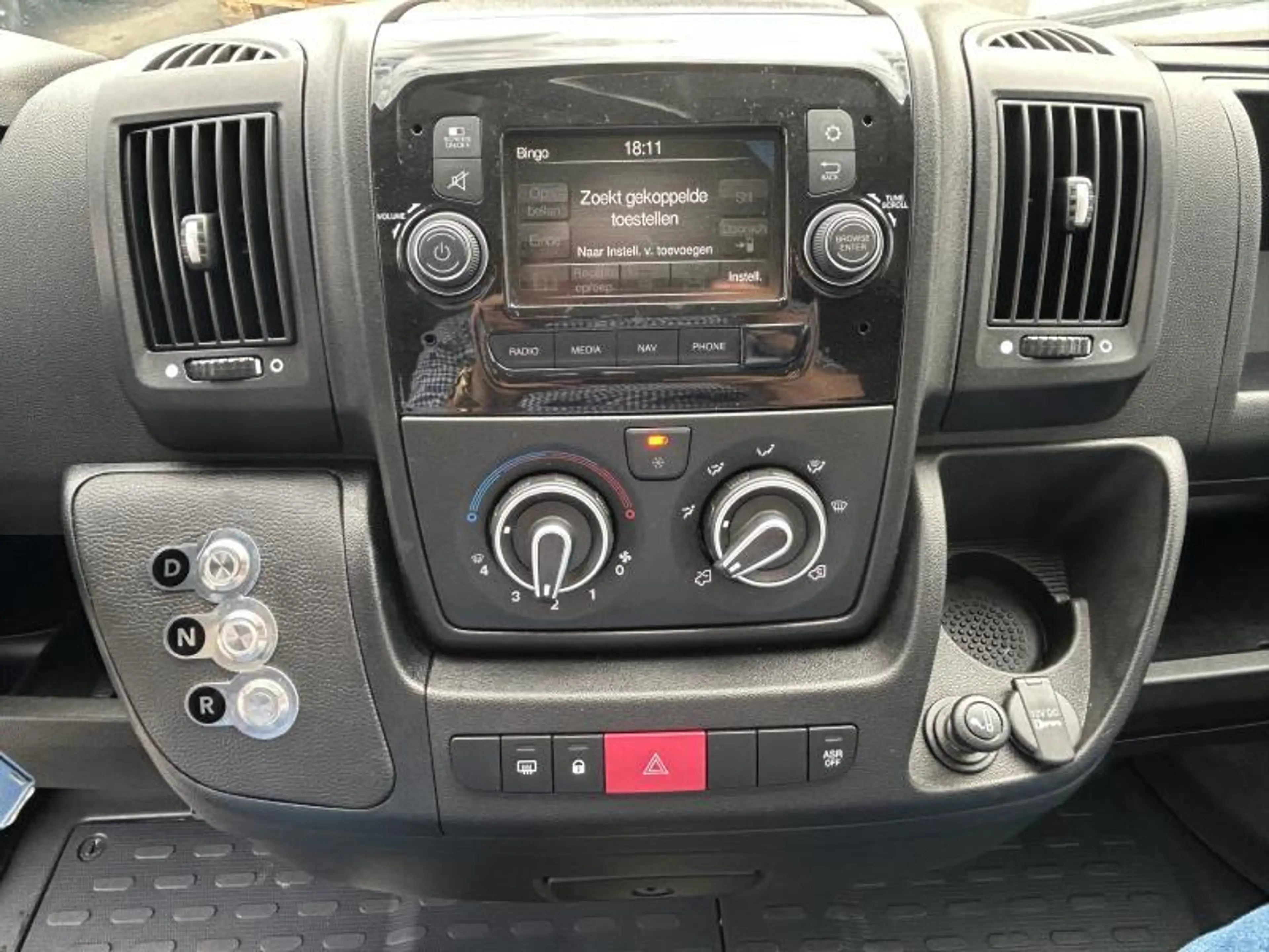 Peugeot Boxer e-Boxer L3H2 — photo 15
