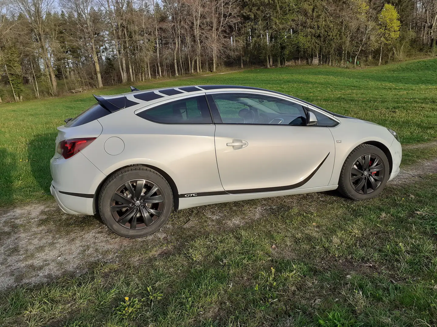 Opel Astra GTC J 1.6 T Blanc - 1